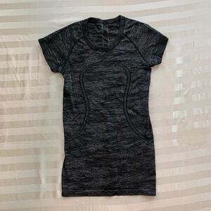 Lululemon Swiftly Tech Short-Sleeve Shirt 2.0 (Size 4)